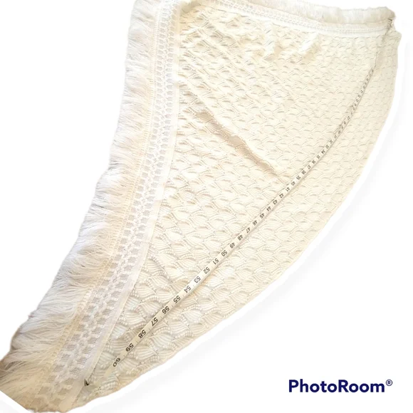 Vintage Joseph Horne Co White Crochet Triangular fringe Shawl - Picture 3 of 8